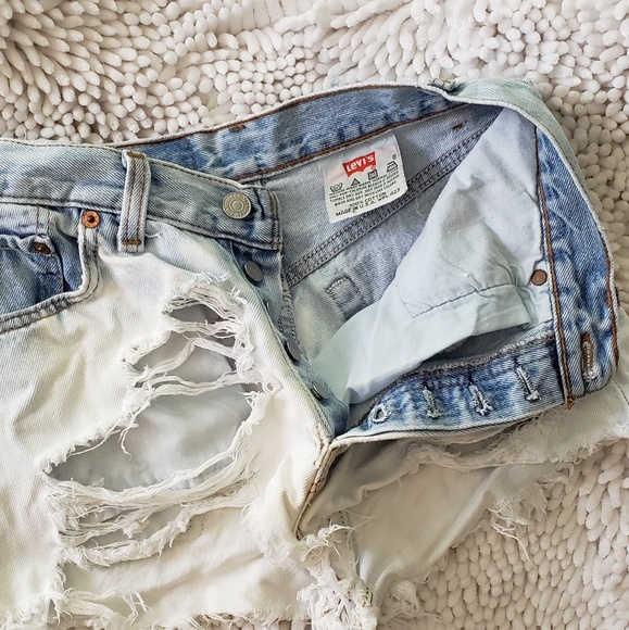 Vintage Levi's 501 shorts - Picture 2 of 4